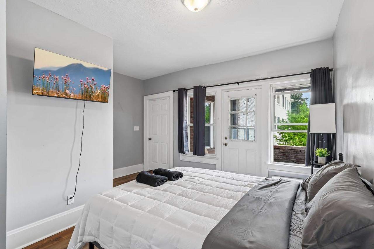 10703 Lee Ave #8 - Photo 3 of 20