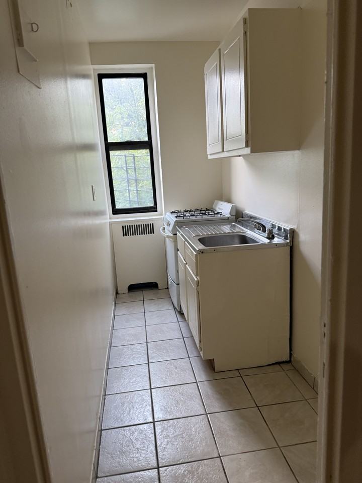 2386 Davidson Ave #2C - Photo 2 of 6