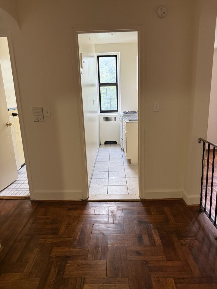 2386 Davidson Ave #2C - Photo 3 of 6