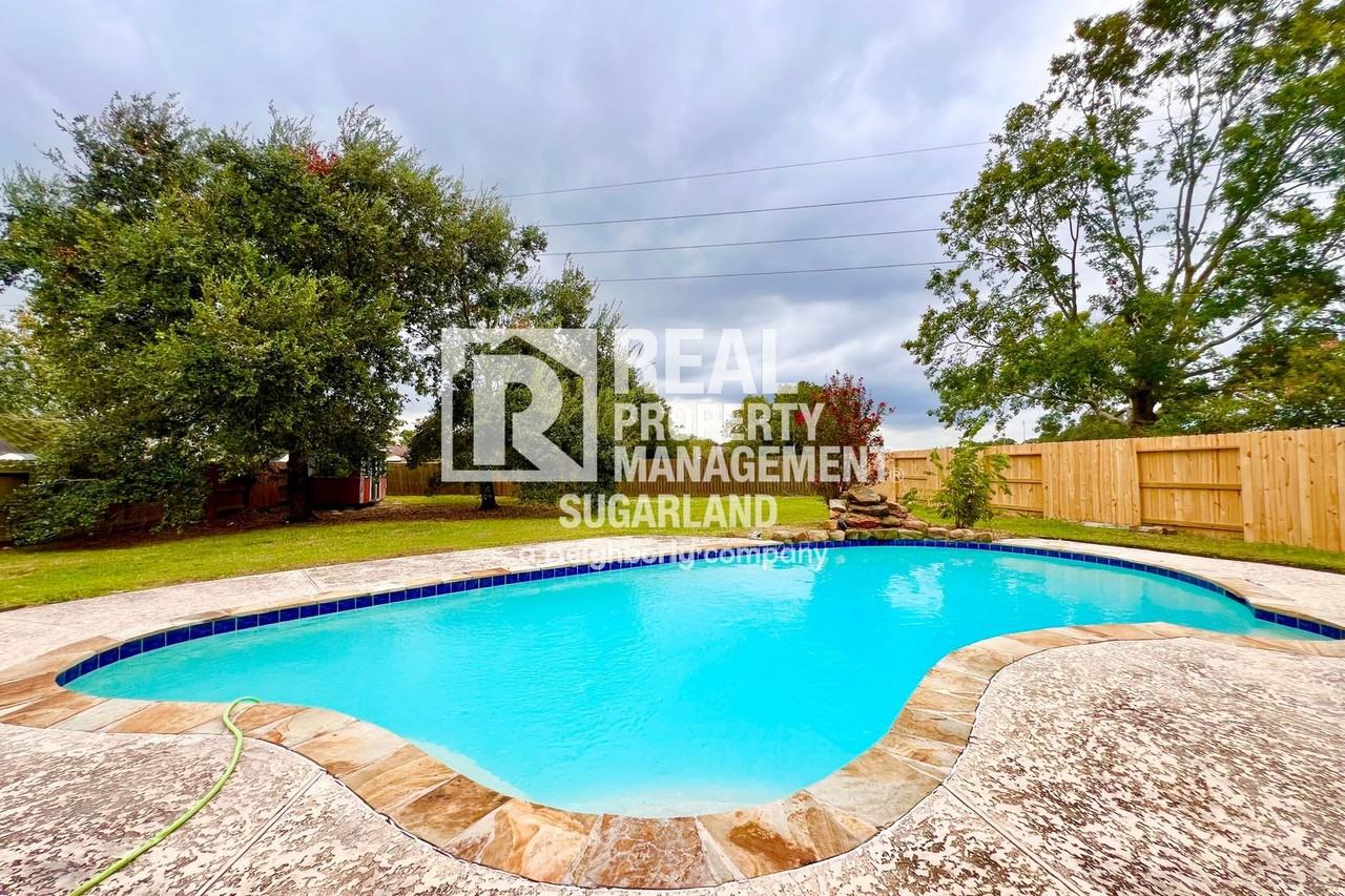 16735 Village View Trl - Photo 3 of 35