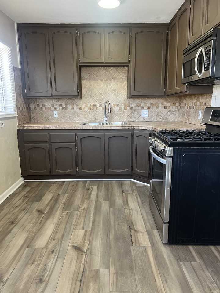 13930 Anderson St #NA - Photo 2 of 32