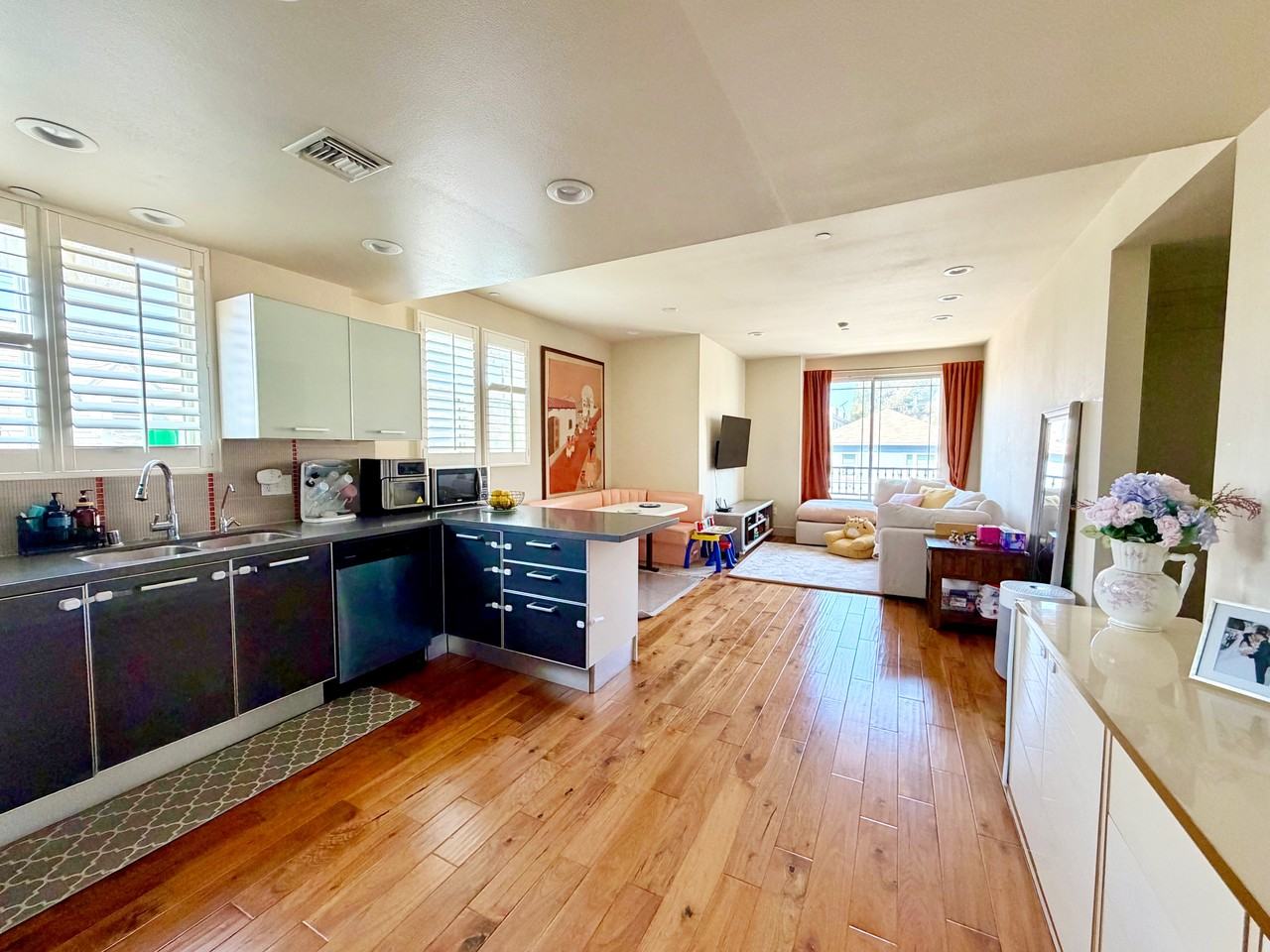 848 Irolo St #205 - Photo 4 of 9