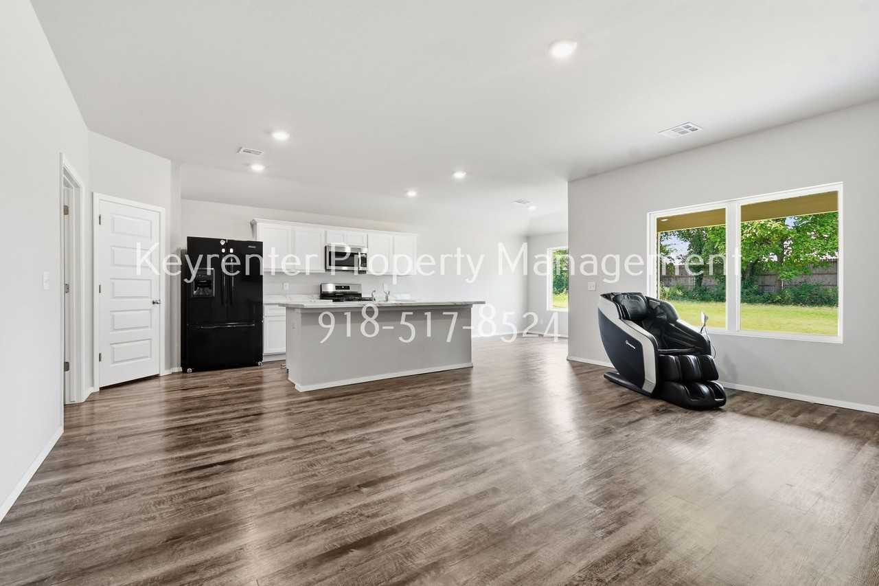 7814 S 290th East Ave - Photo 3 of 21