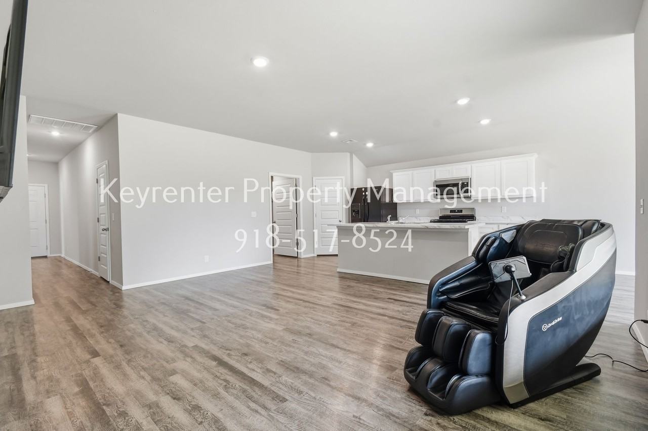 7814 S 290th East Ave - Photo 4 of 21