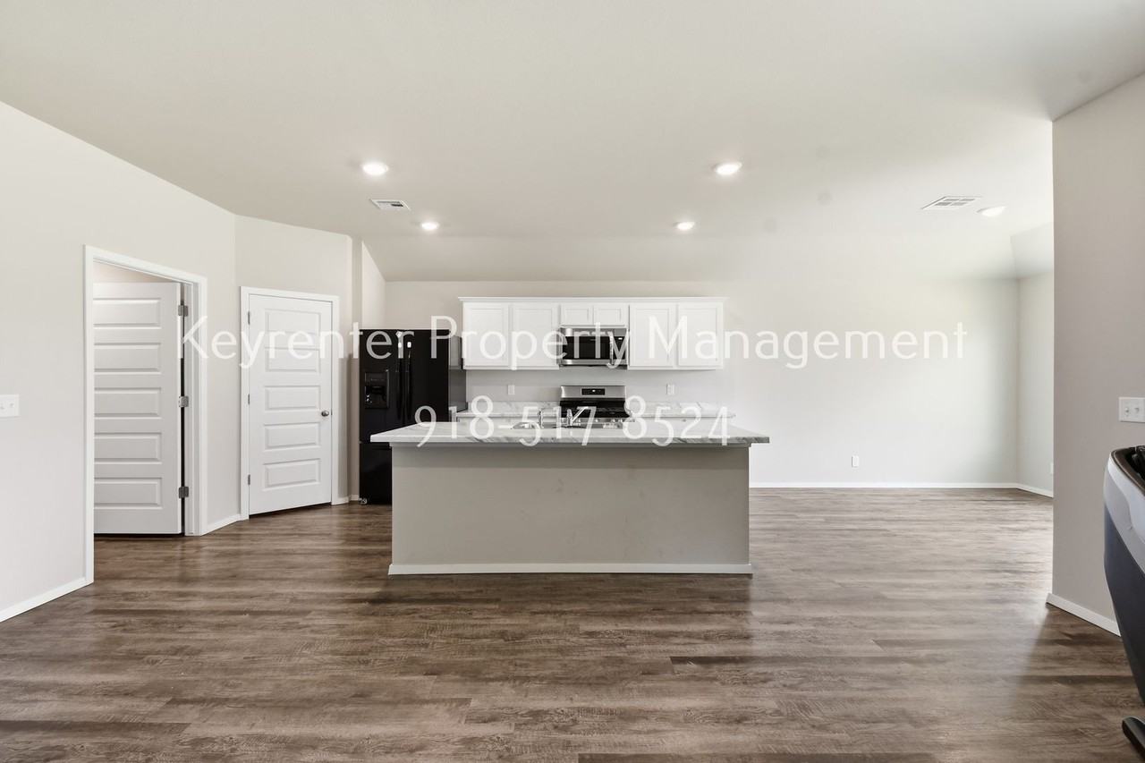 7814 S 290th East Ave - Photo 5 of 21