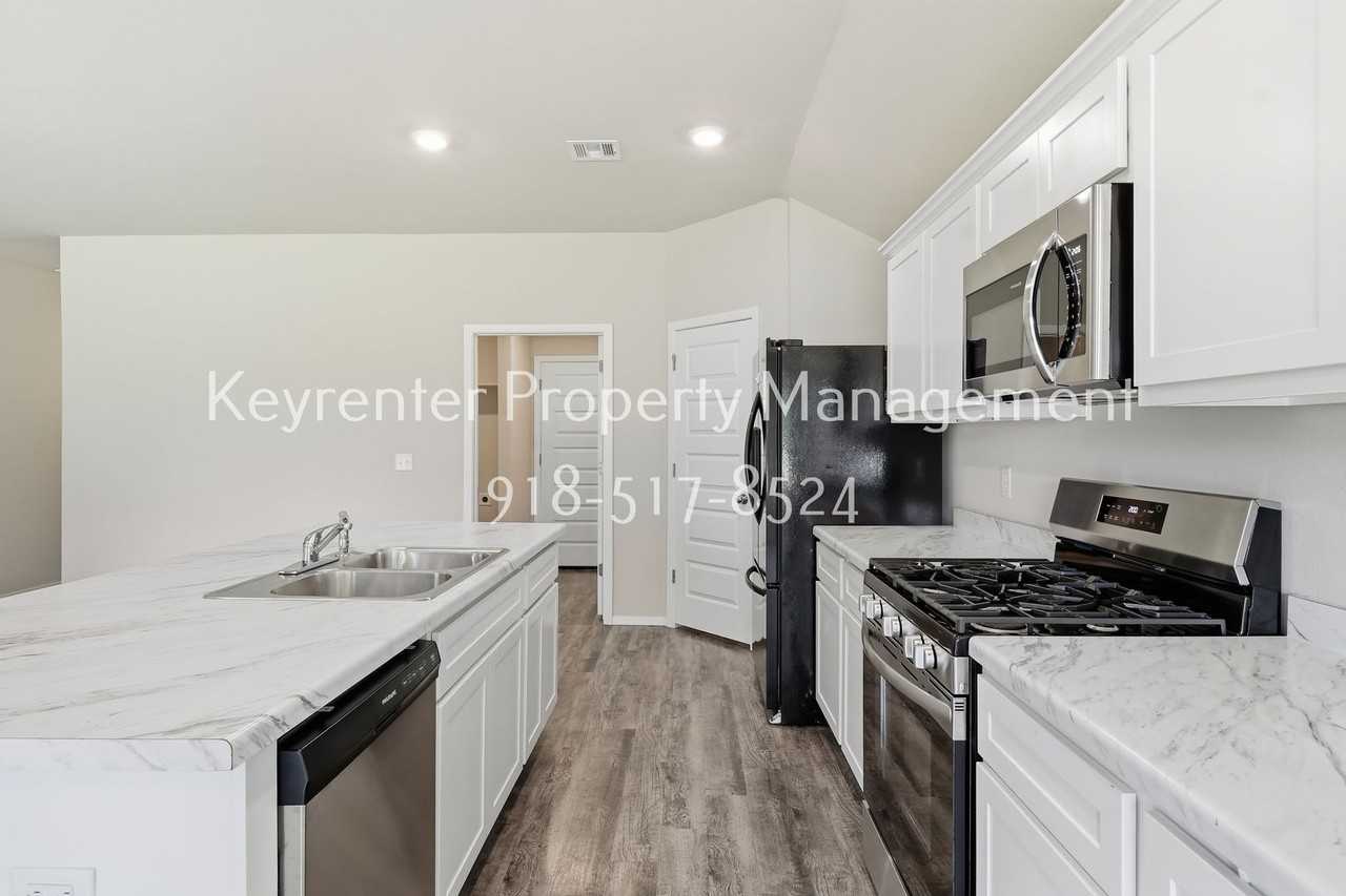 7814 S 290th East Ave - Photo 6 of 21