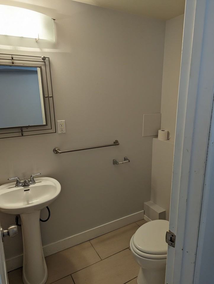 729 67 Ave Sw - Photo 5 of 7