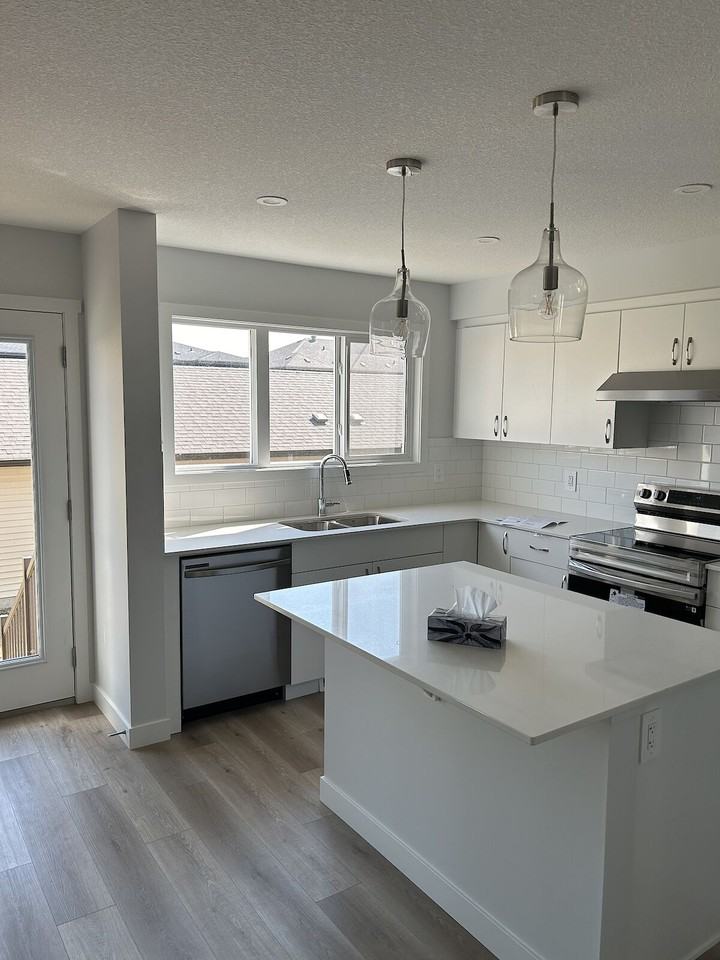 5129 21a Ave Sw - Photo 4 of 11