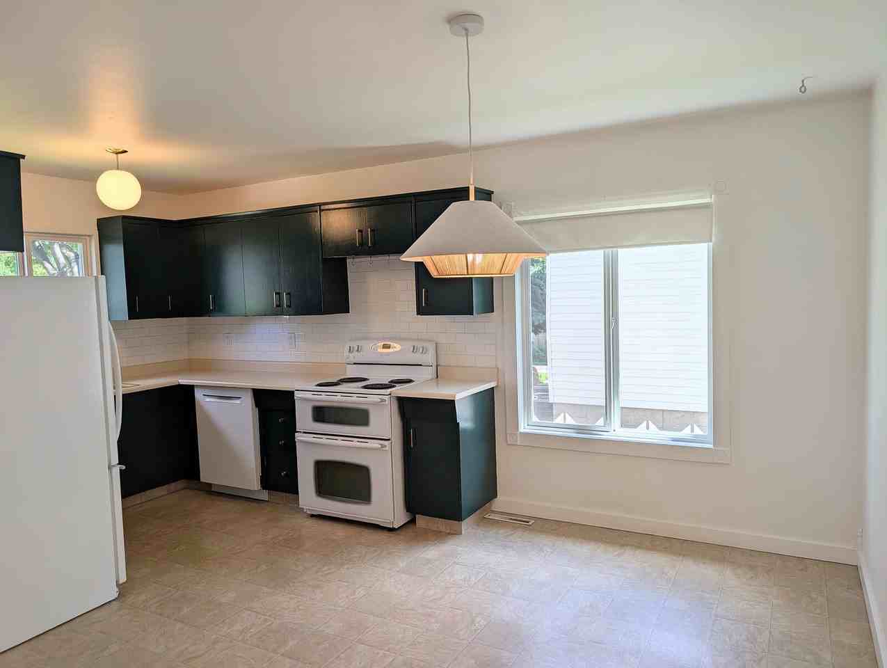 4226 113 Ave Nw - Photo 7 of 37