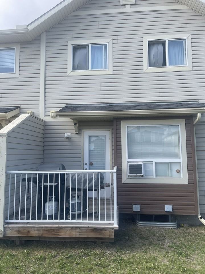 111 Tarawood Lane Ne - Photo 2 of 9