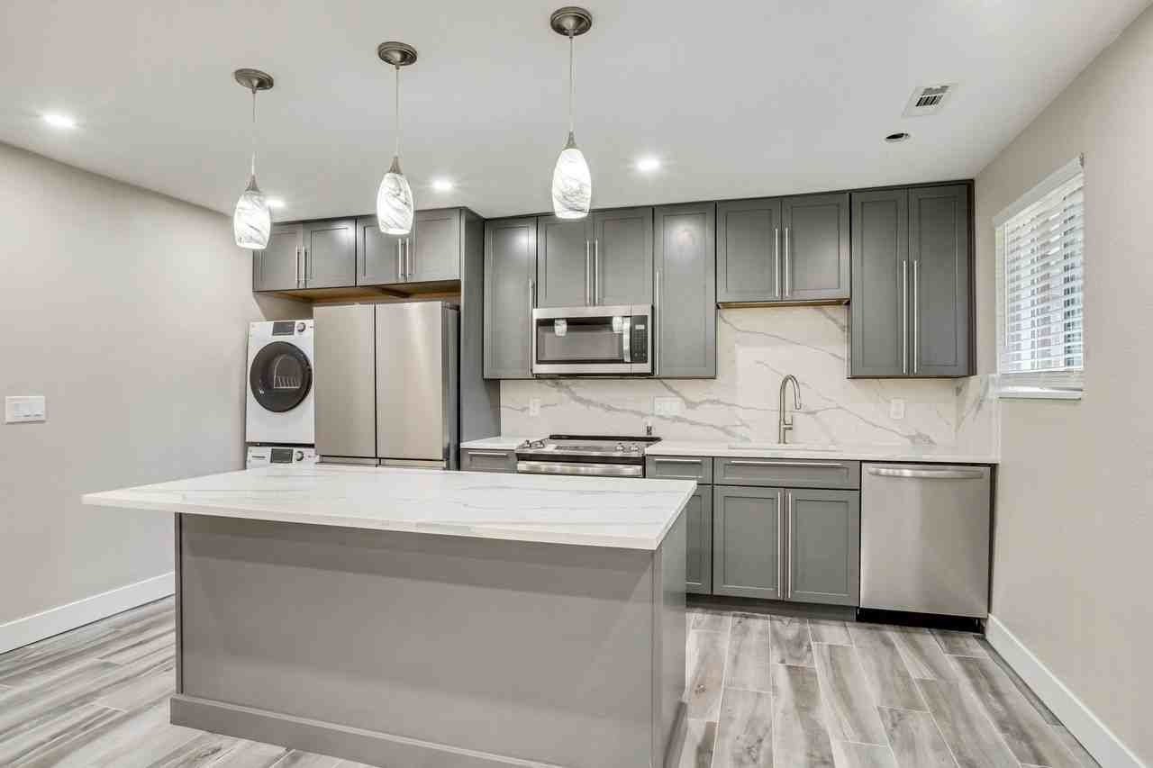 4371 / 4365 S Fairbourne Ave - Photo 3 of 5