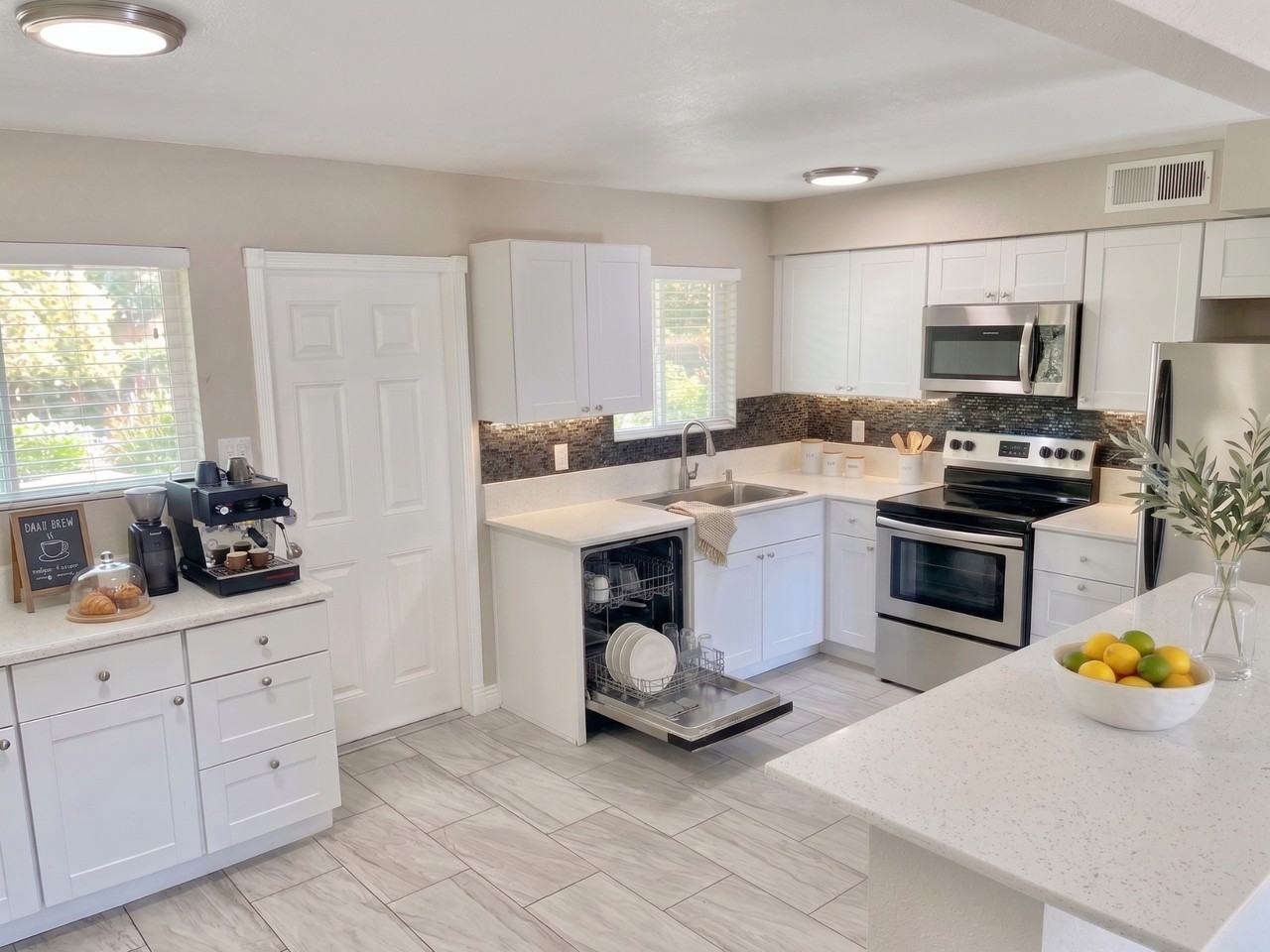 3024 N 39th St #12 - Photo 4 of 25