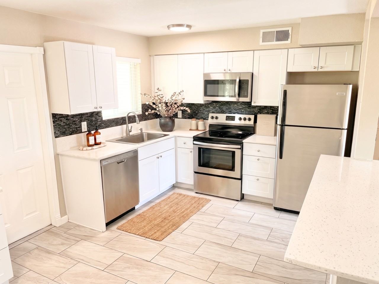 3024 N 39th St #12 - Photo 5 of 25
