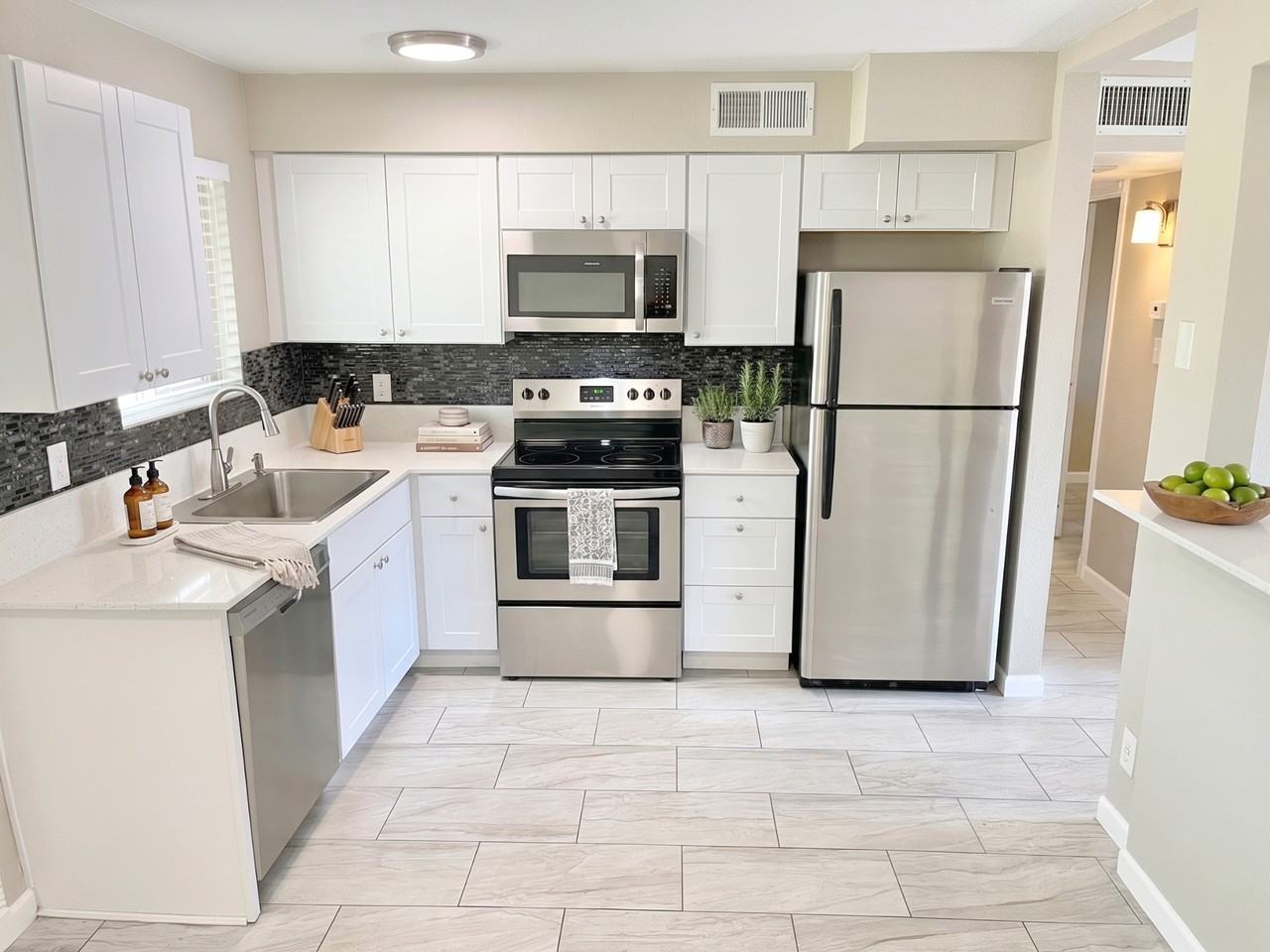 3024 N 39th St #12 - Photo 6 of 25