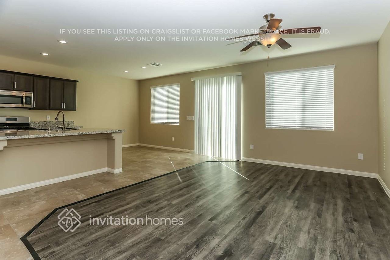 9029 Sea Grass Bay Ct - Photo 2 of 16