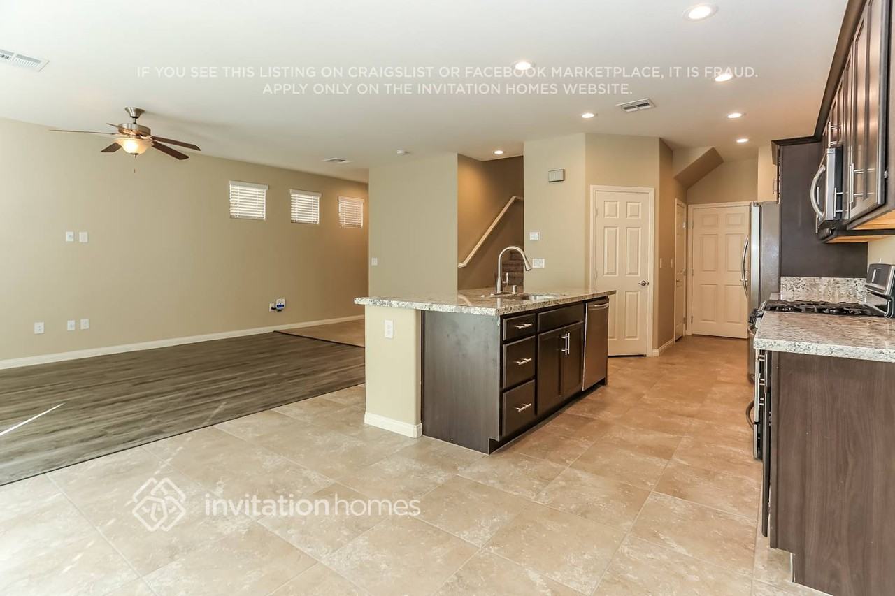 9029 Sea Grass Bay Ct - Photo 4 of 16