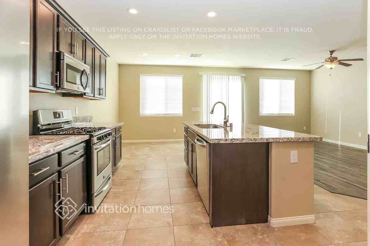 9029 Sea Grass Bay Ct - Photo 5 of 16
