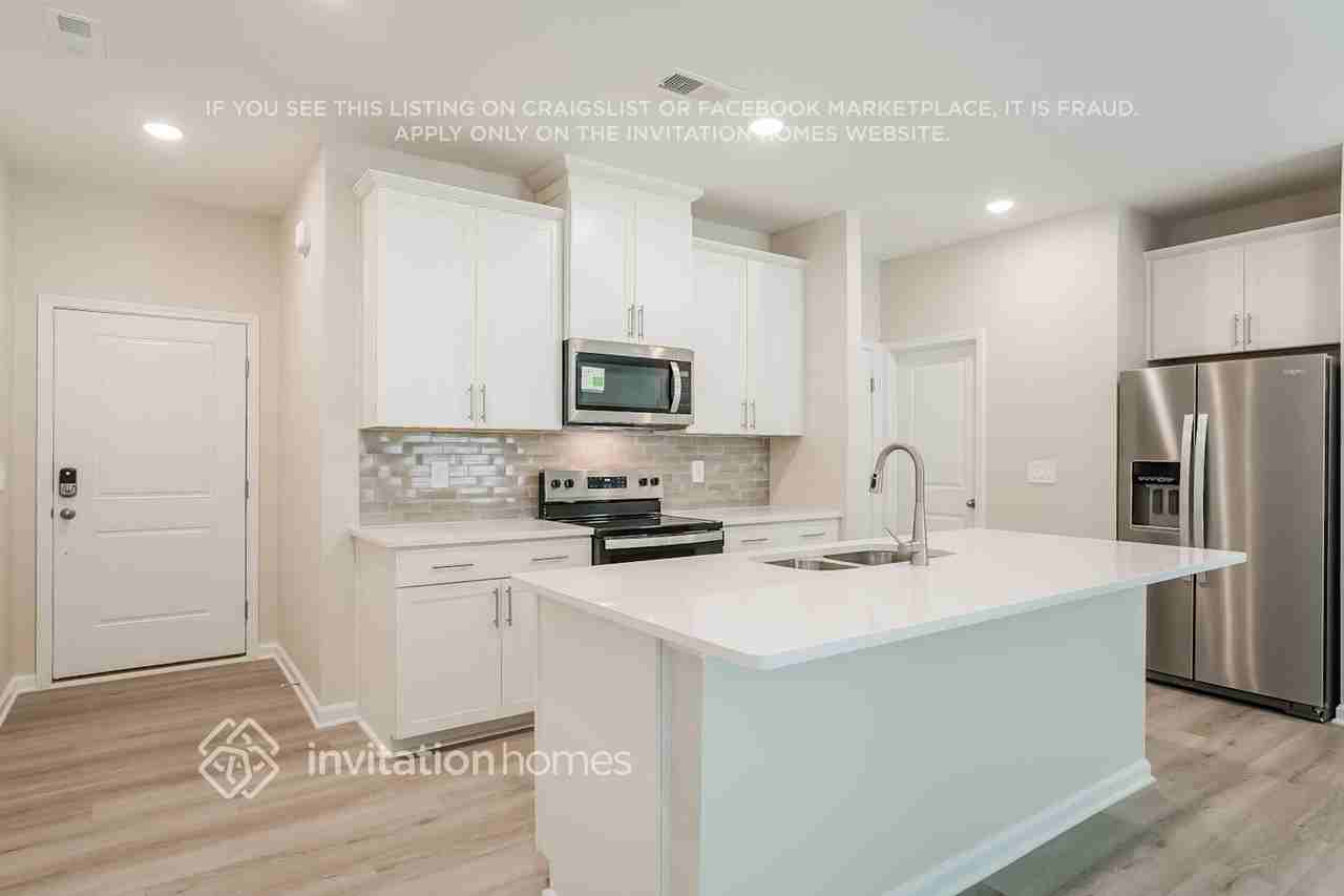 1175 Greenville Way - Photo 6 of 17