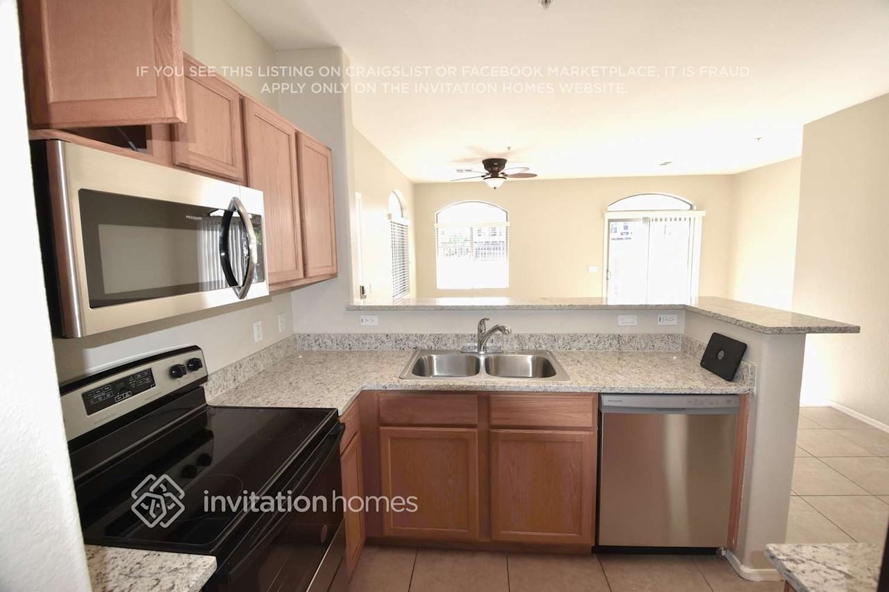 421 N 168th Ln - Photo 4 of 15