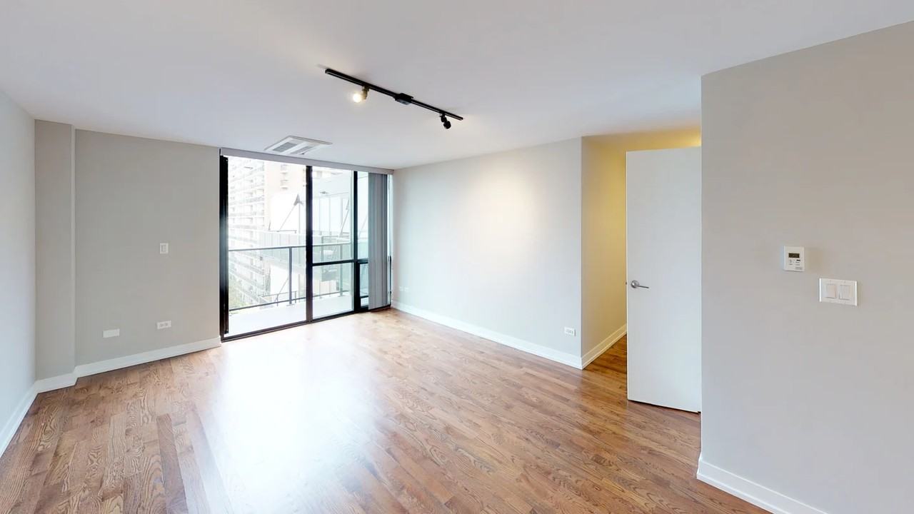 5911 North Sheridan Road - Photo 2 of 7