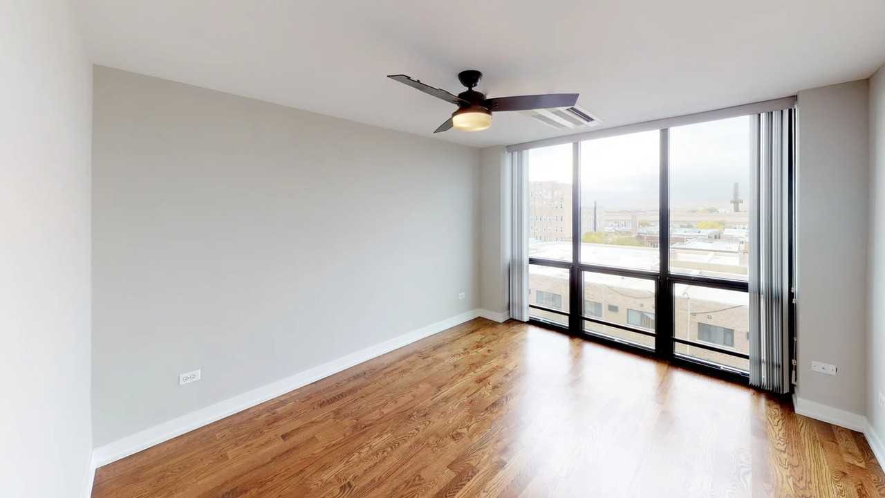 5911 North Sheridan Road - Photo 5 of 7