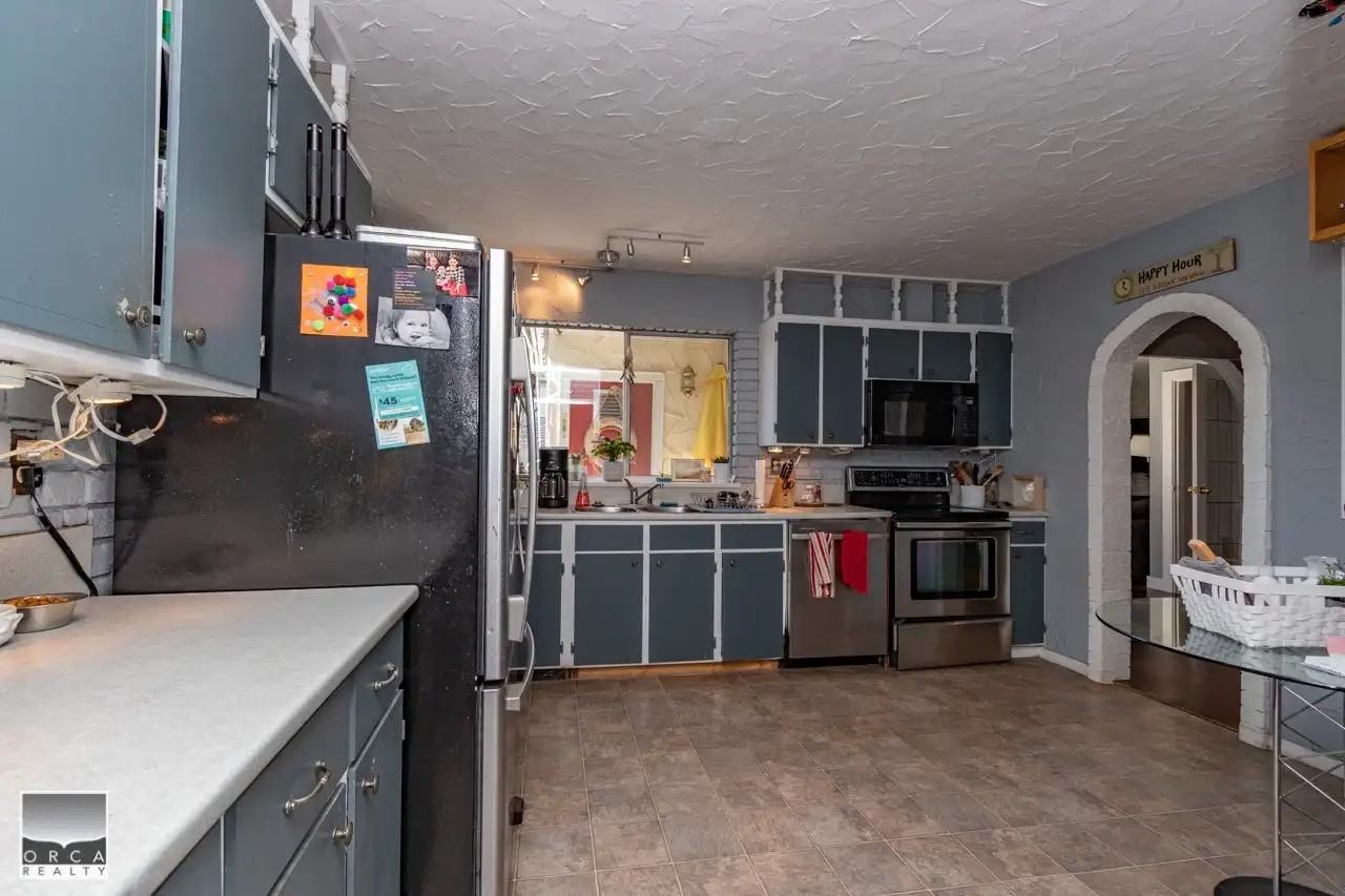4663 55 Street - Photo 4 of 10
