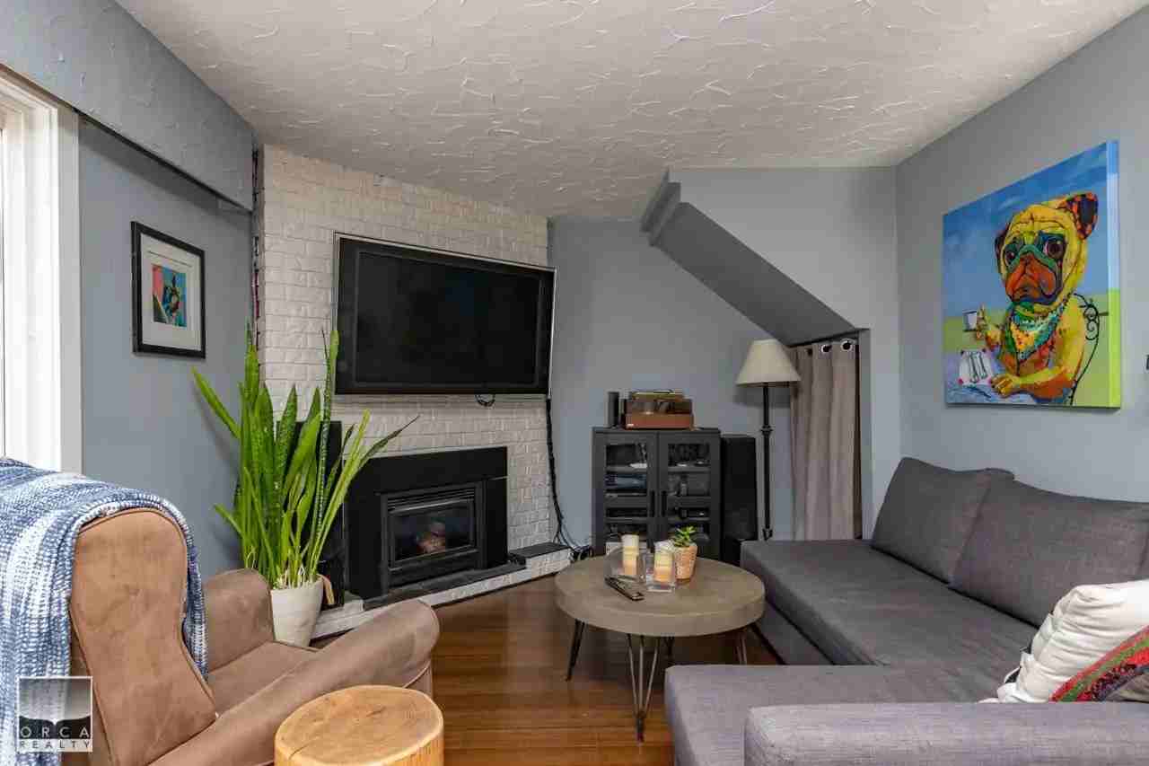 4663 55 Street - Photo 2 of 10