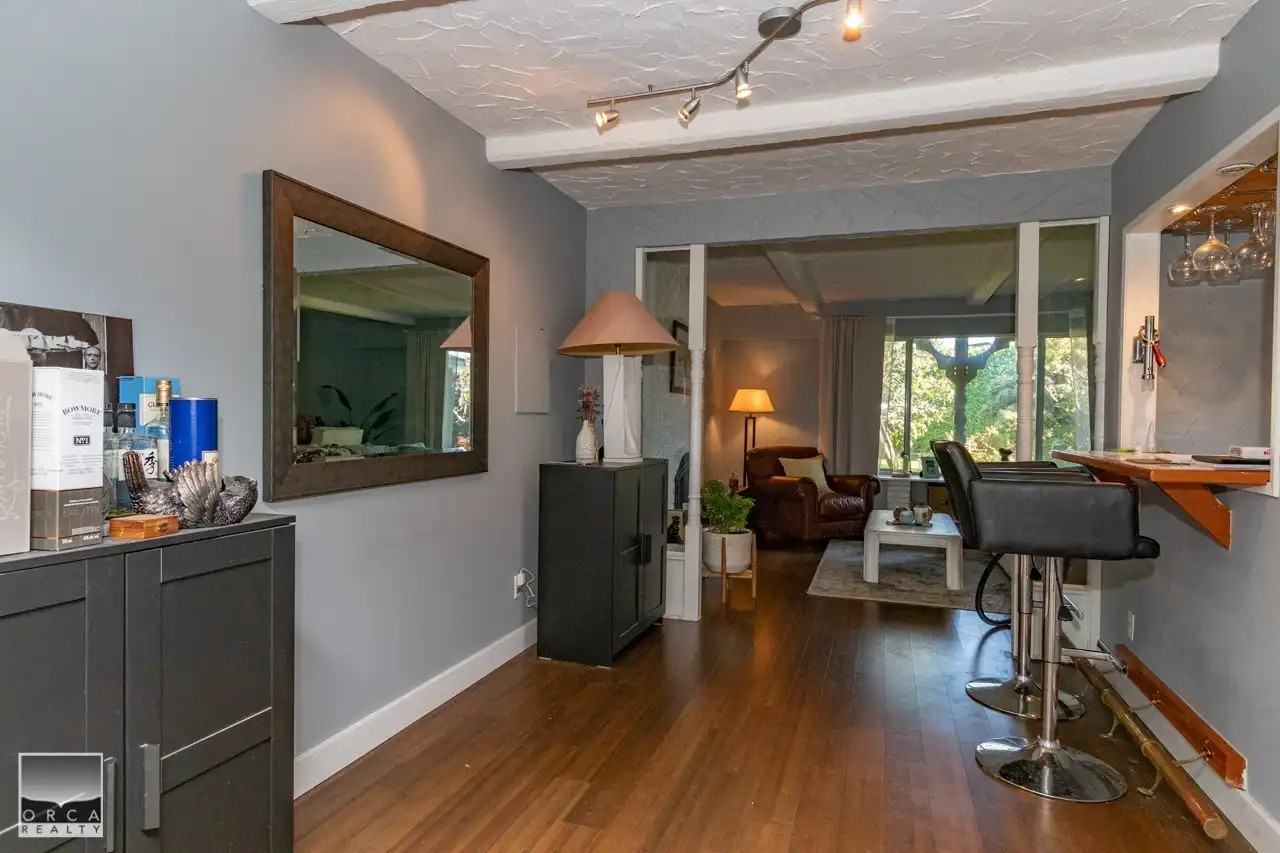 4663 55 Street - Photo 7 of 10