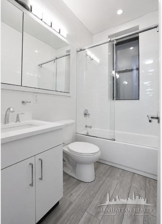 E 55th St #2C - Photo 2 of 4