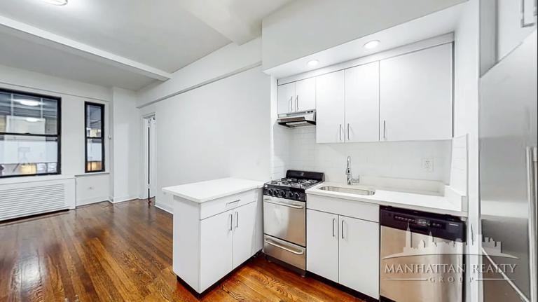 E 46th St #2B - Photo 3 of 9