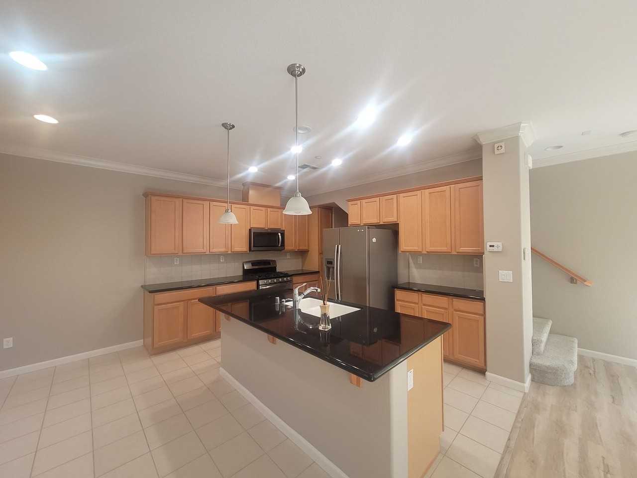 5998 Camden Cir - Photo 3 of 21