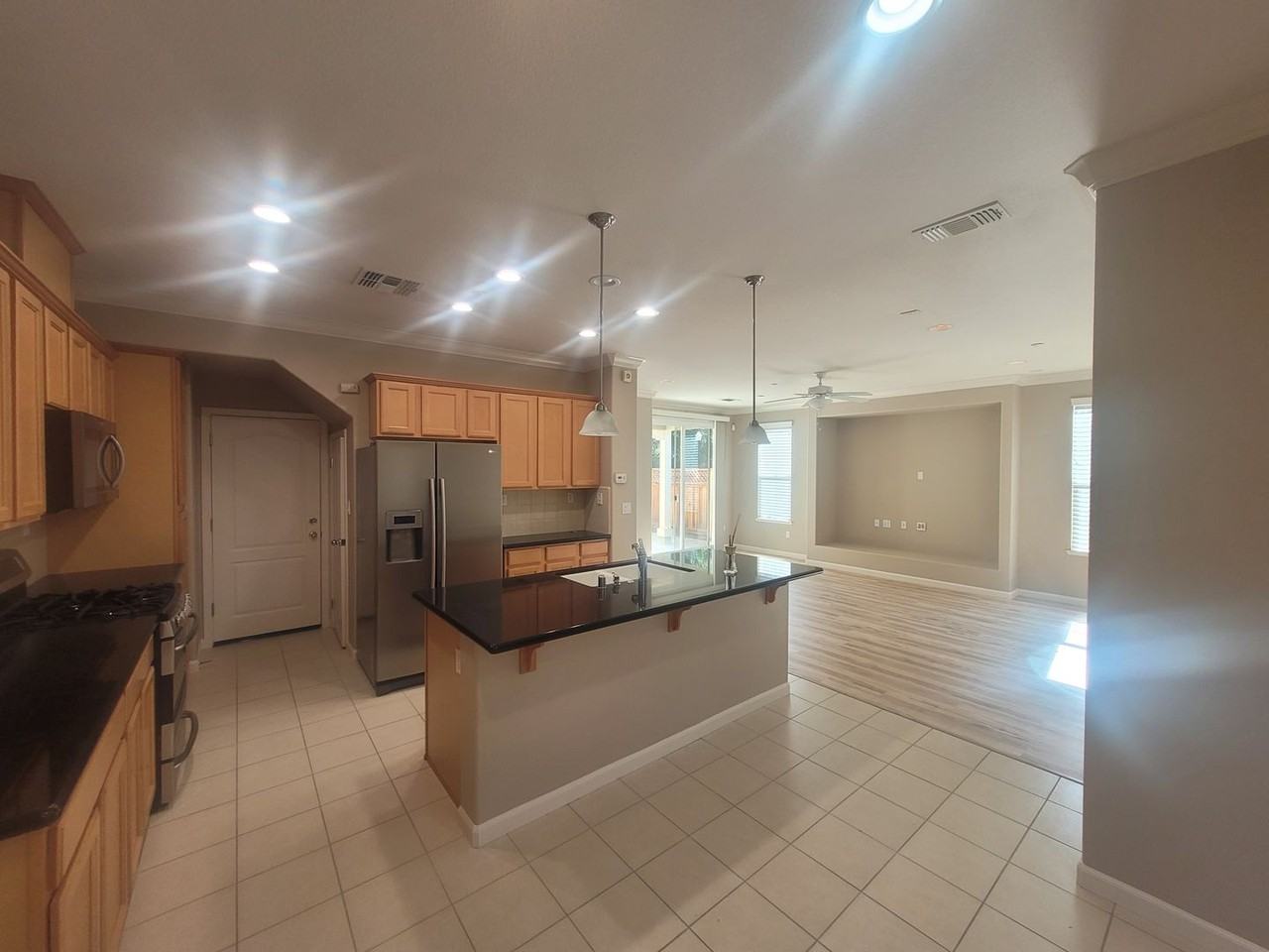 5998 Camden Cir - Photo 4 of 21