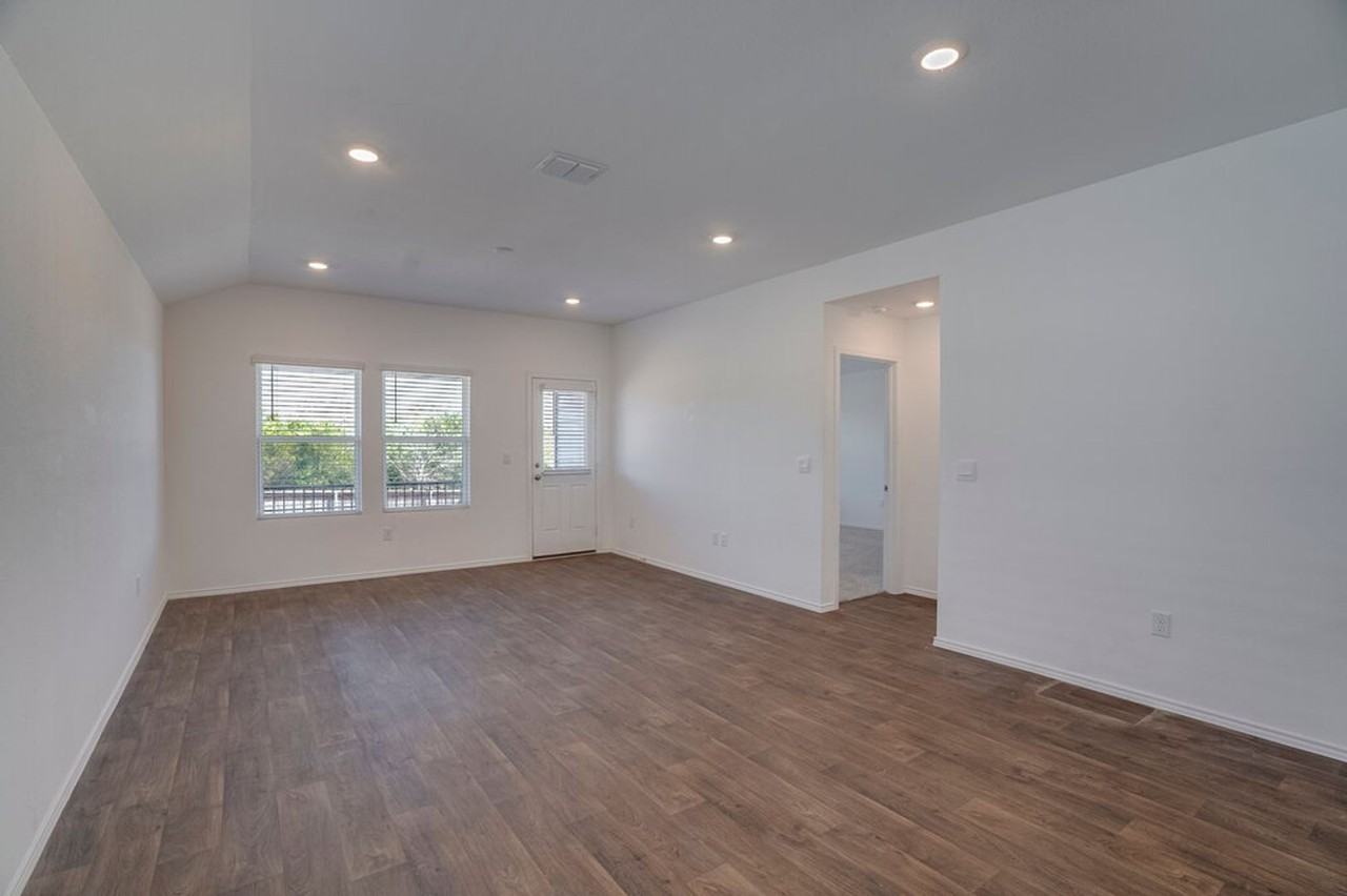 12317 Silversmith Ln - Photo 6 of 19