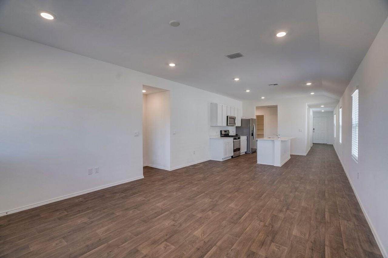 12317 Silversmith Ln - Photo 7 of 19