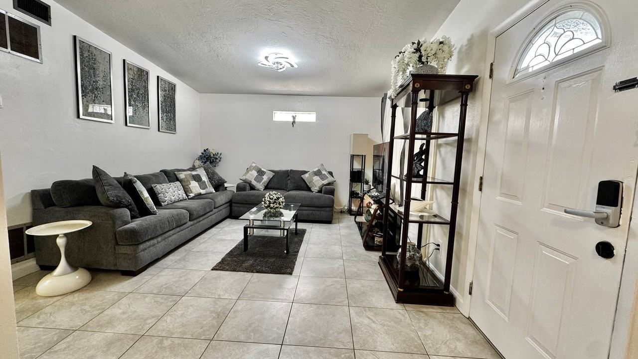3940 67th Ave N - Photo 4 of 33