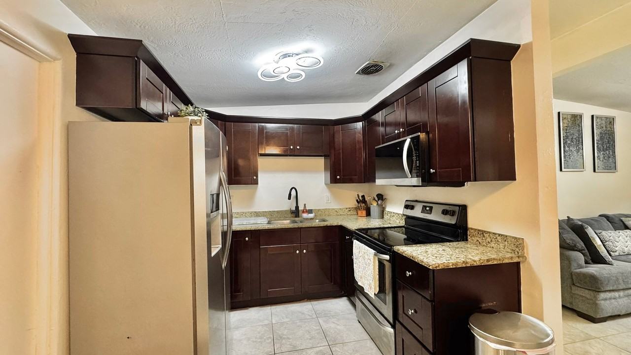 3940 67th Ave N - Photo 6 of 33