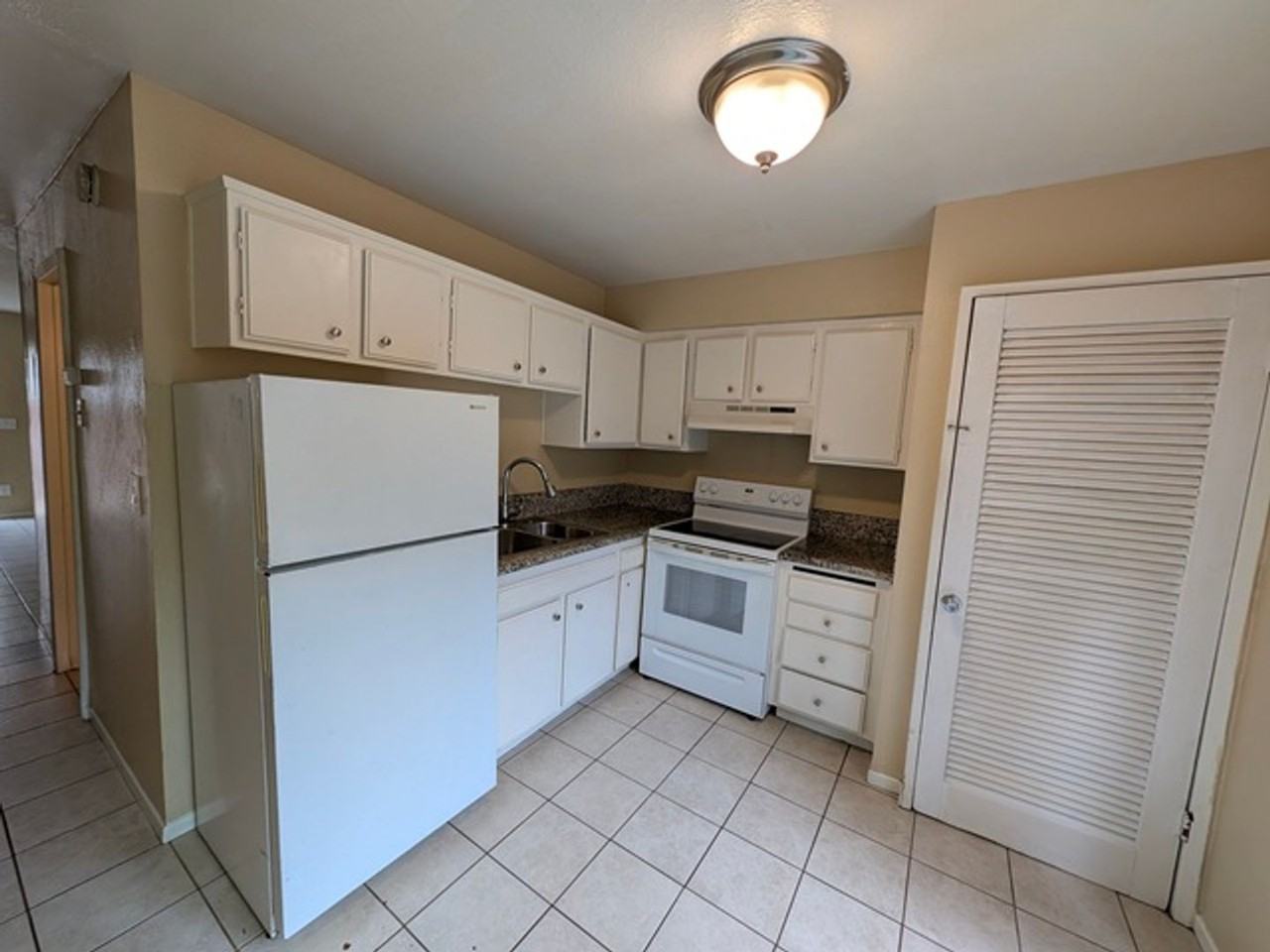 1135 Helix St #4 - Photo 4 of 13
