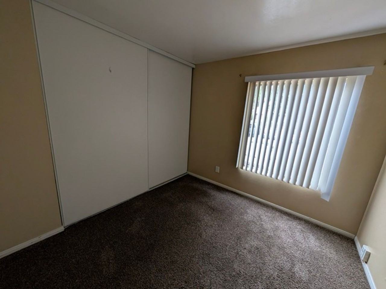 1135 Helix St #4 - Photo 6 of 13
