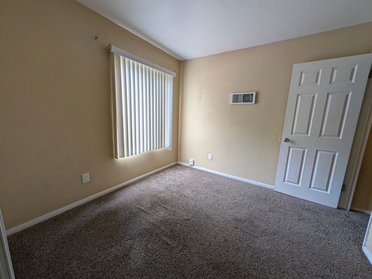 1135 Helix St #4 - Photo 7 of 13