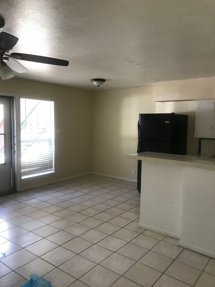 308 Smith St - Photo 3 of 11