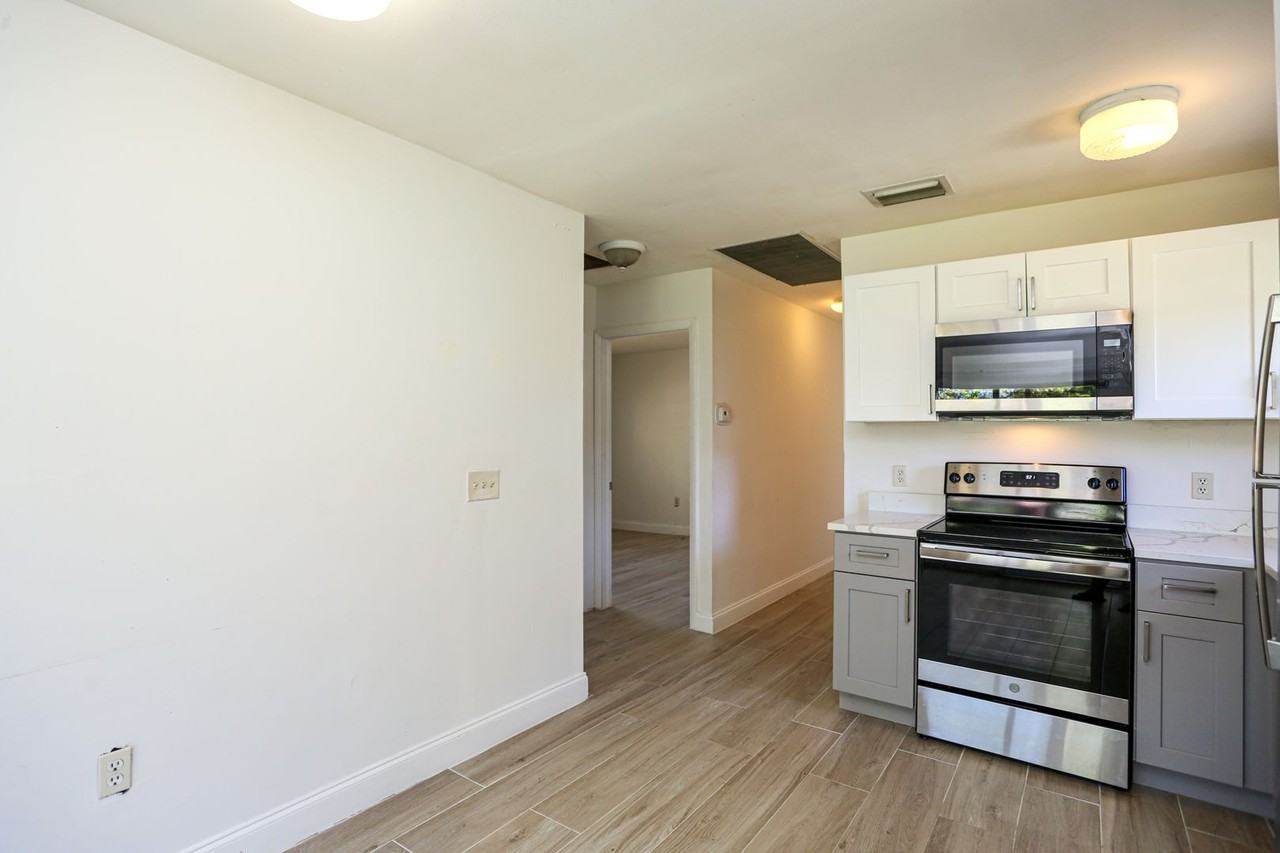 1095 San Remo Ave - Photo 4 of 16
