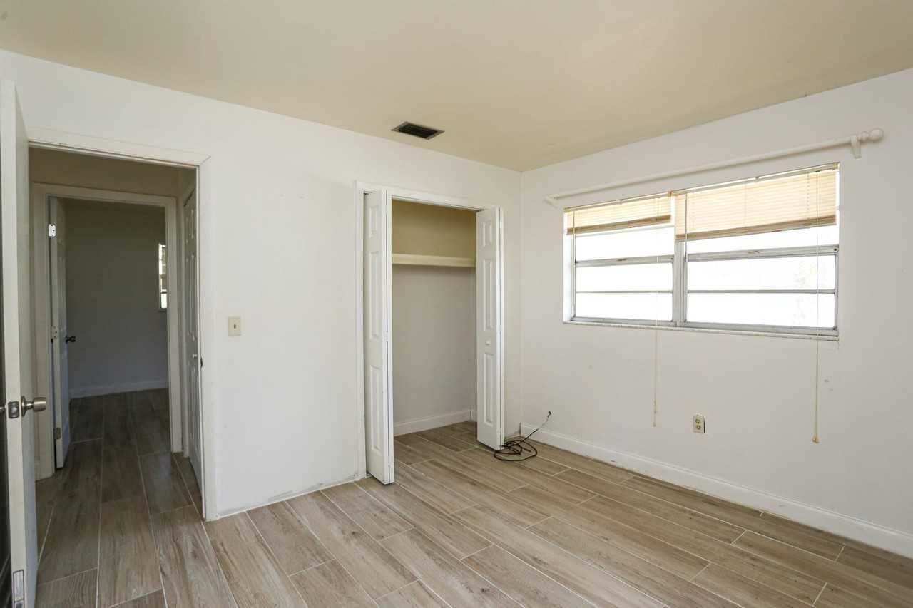 1095 San Remo Ave - Photo 7 of 16