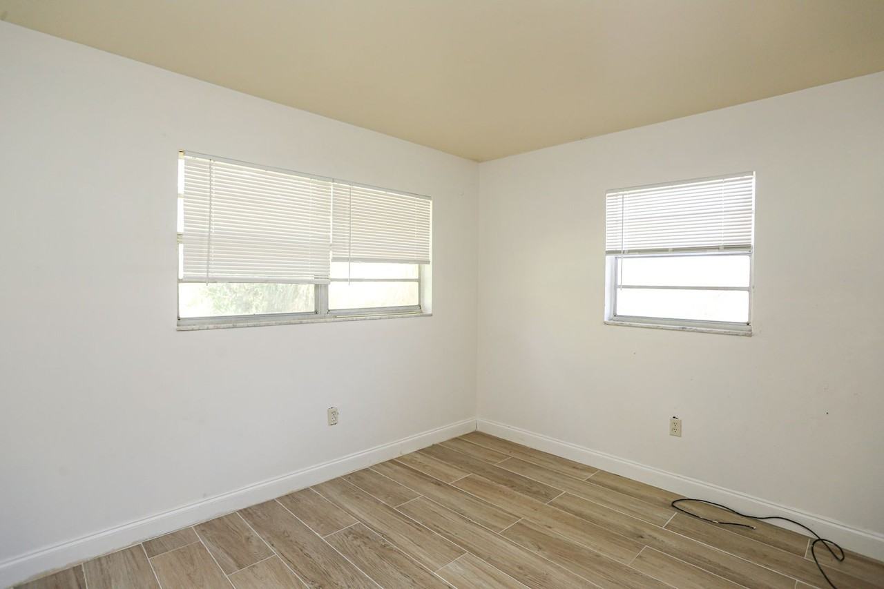 1095 San Remo Ave - Photo 7 of 15