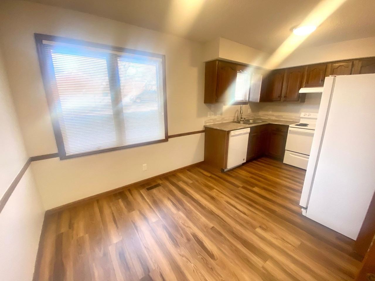 4700 F St - Photo 4 of 11