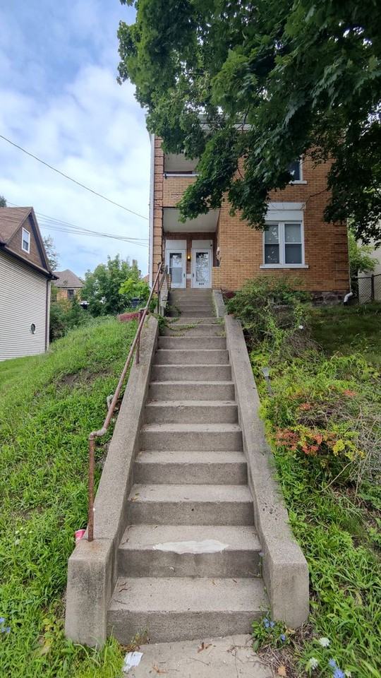 409 Kingsboro St - Photo 2 of 22