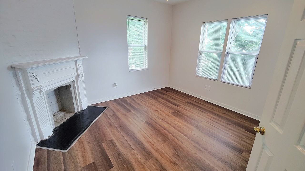 409 Kingsboro St - Photo 3 of 22