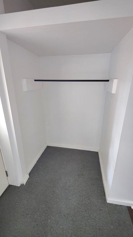 409 Kingsboro St - Photo 6 of 22