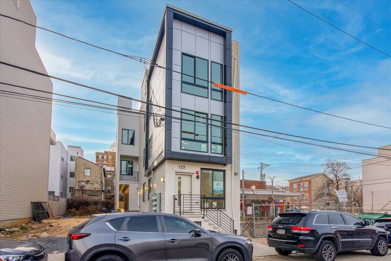 1230 N Marshall St - Photo 2 of 14