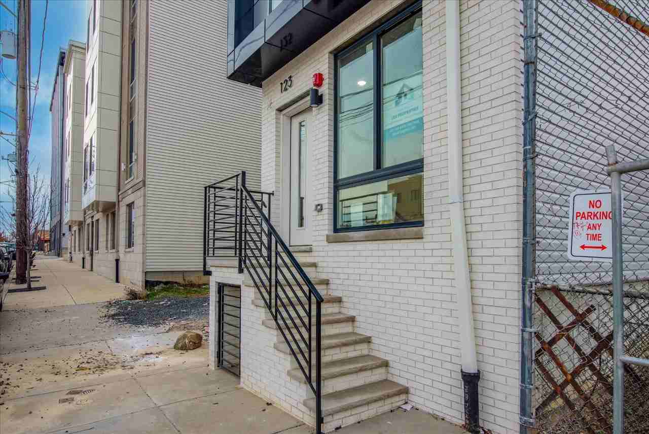 1230 N Marshall St - Photo 3 of 14
