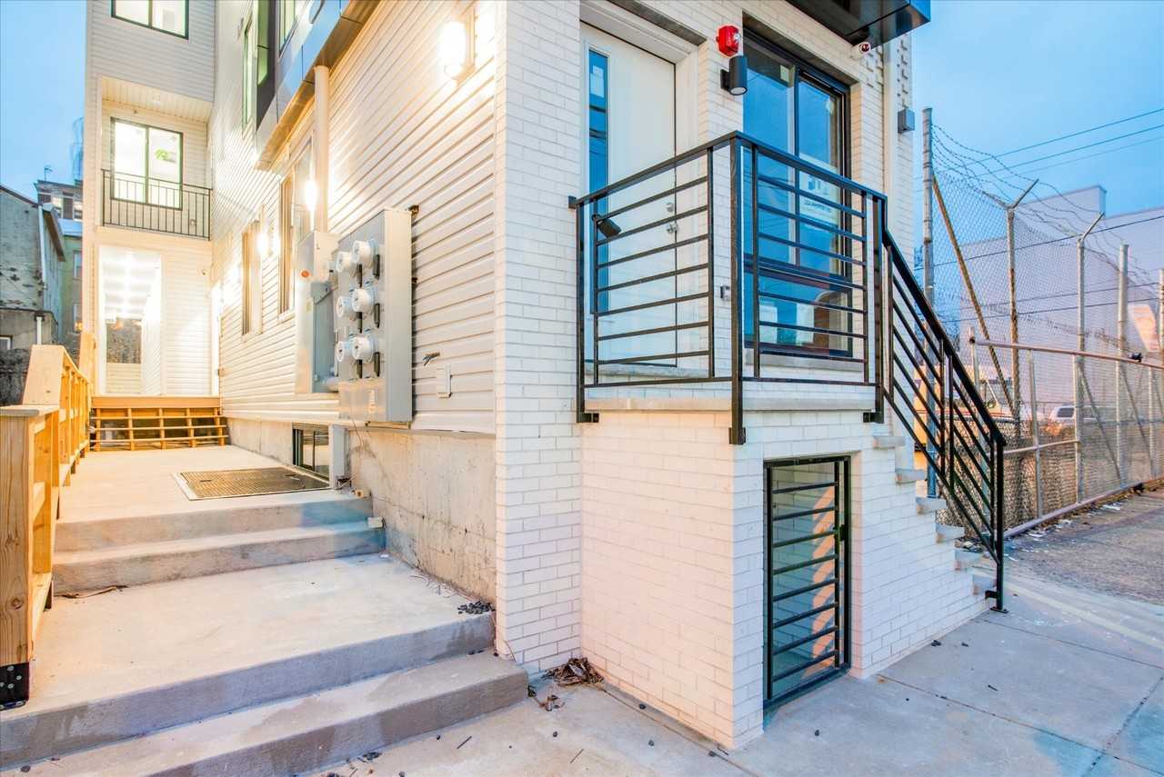 1230 N Marshall St - Photo 4 of 14